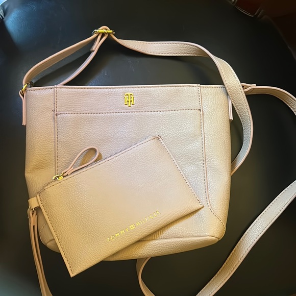 Tommy Hilfiger Handbags - Tommy Hilfiger Crossbody Bag With Wristlet